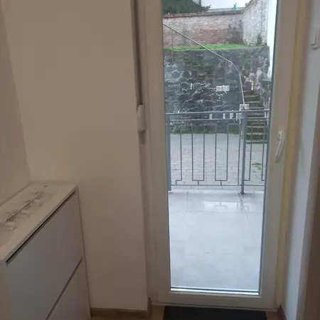 Any דירה פטרוברדין